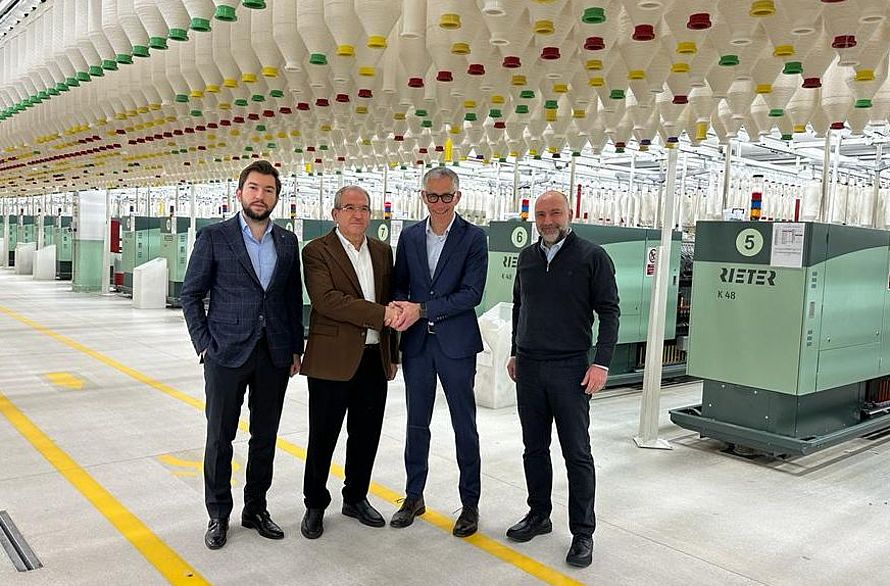 Uğurlular Textile Industry and Trade Inc. placed a major order for ROBOspin for their ring and compact-spinning machines.